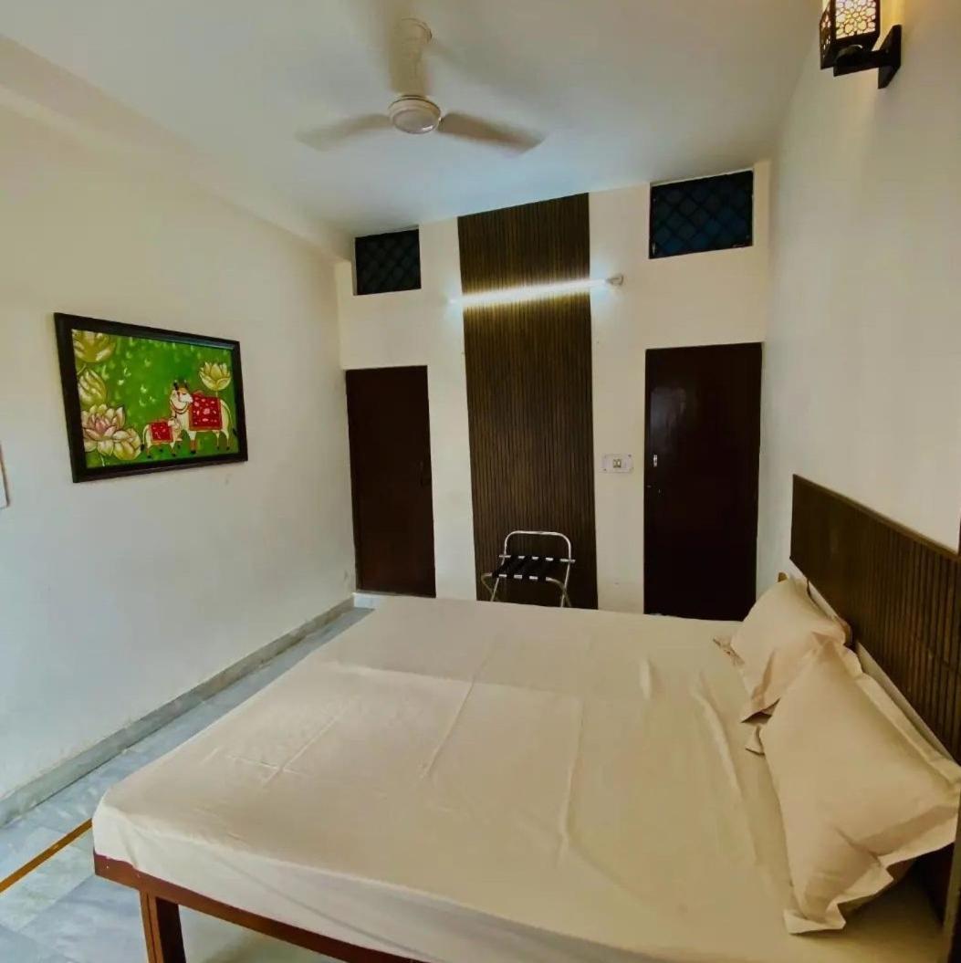 Holy Cow Hotel Rishikesh Exterior photo