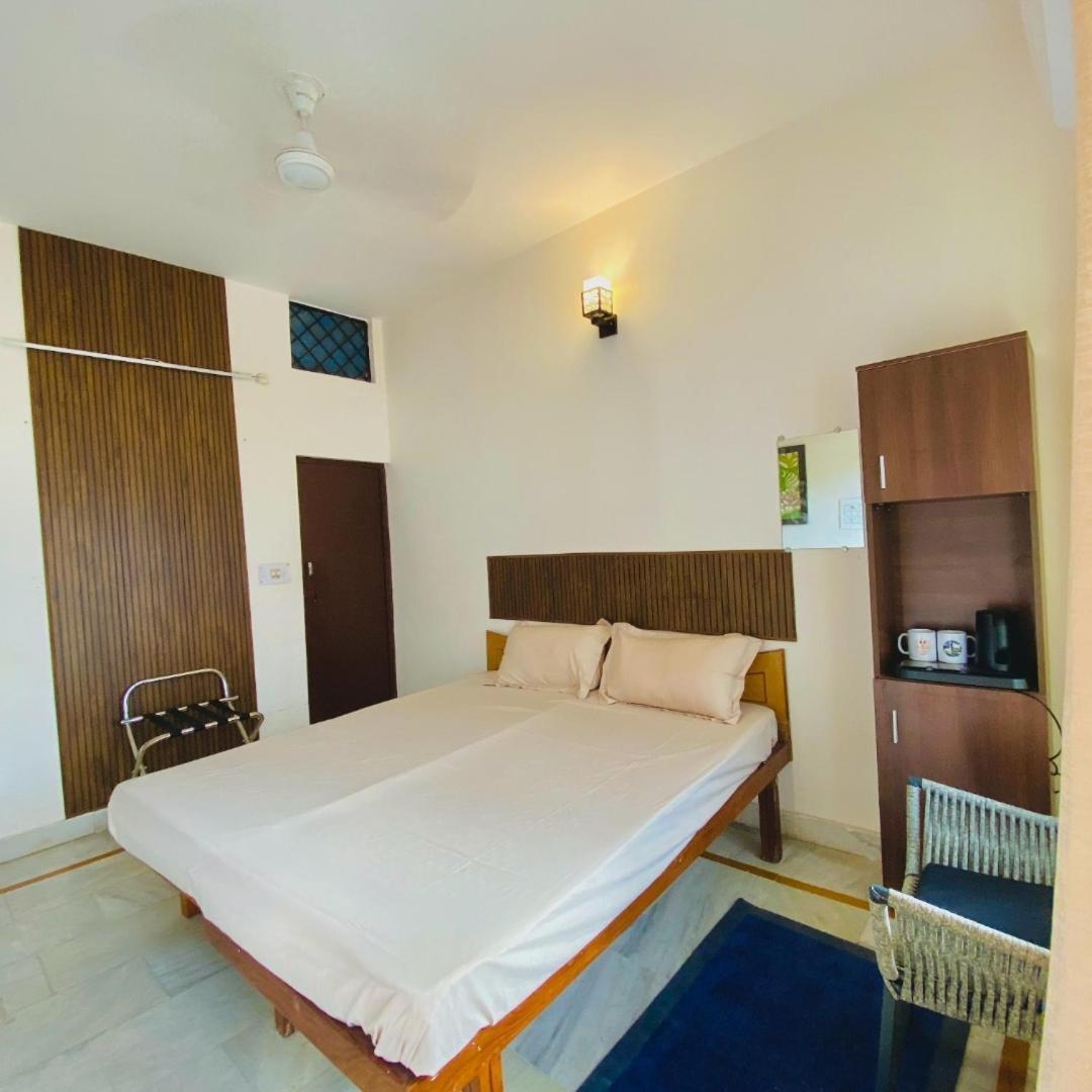 Holy Cow Hotel Rishikesh Exterior photo